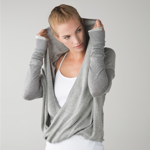 Lululemon Gray Iconic Wrap Sweater Long Sleeve Top 4 Lightweight Athleisure - Picture 1 of 8